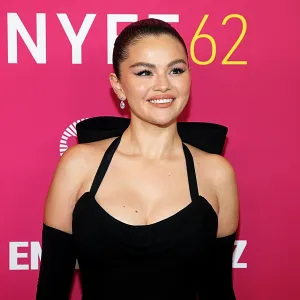 Everything Neve Campbell Courteney Cox and More OG Stars Have Said About Returning for Scream VII 924