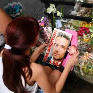 Feature Liam Payne Fans Continue to Grieve Outside Hotel Where He Died