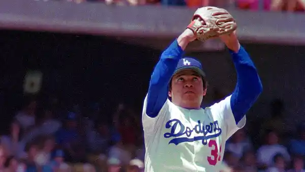 Fernando-Valenzuela-Dodgers-1986