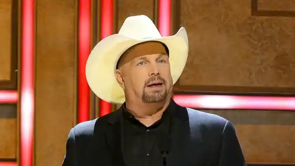 Garth Brooks Accuser Alleged He Planned to Hire Someone to Murder Her Court Papers Claim 304