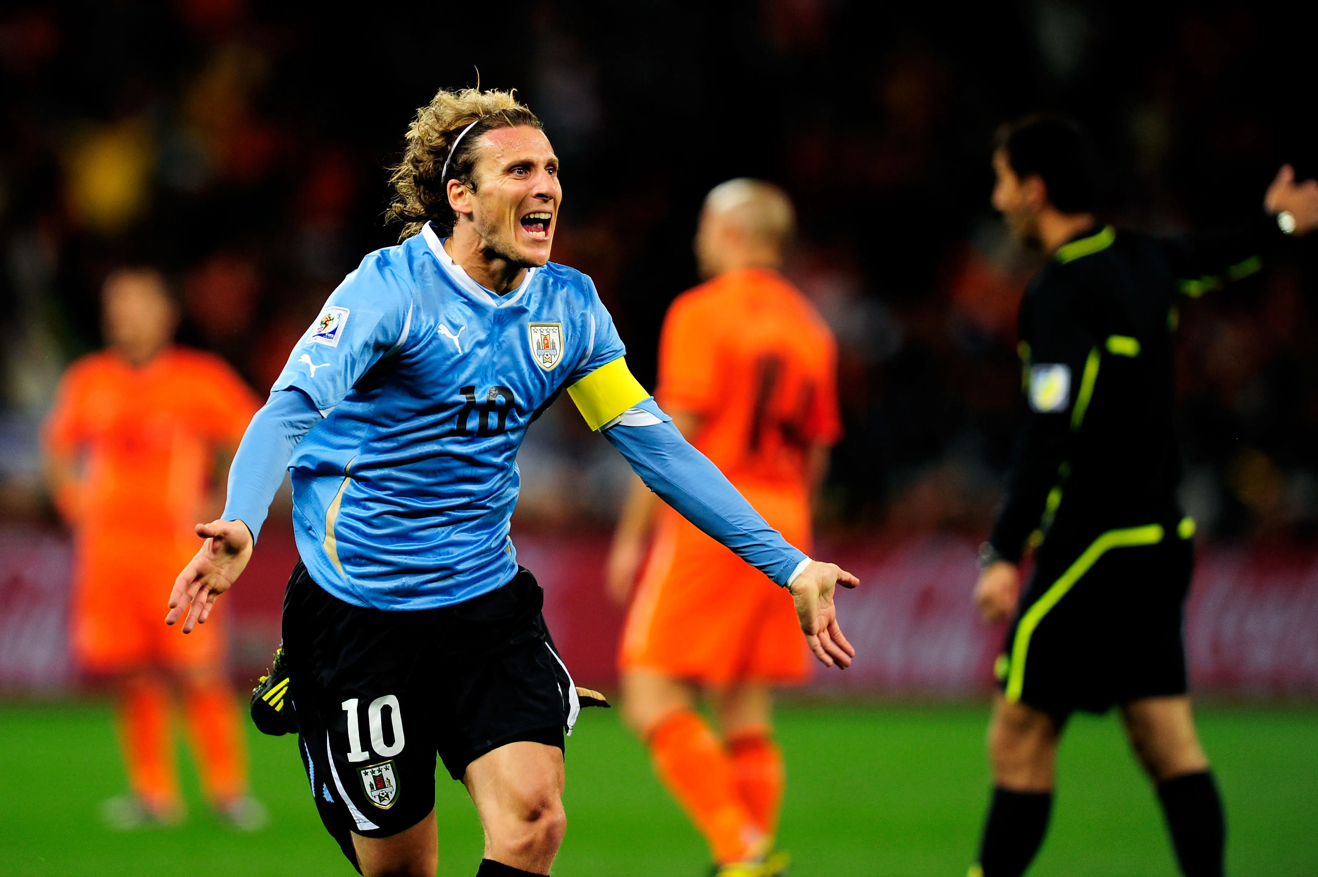 Diego Forlán con la selección uruguaya en 2010.