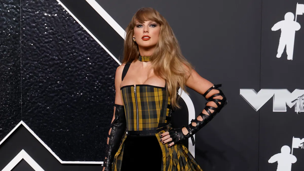 Taylor Swift Glitter Freckles