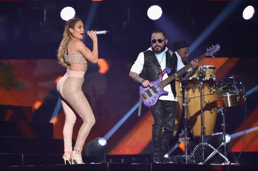 Jennifer Lopez interpreta temas de Selena Quintanilla en 2015