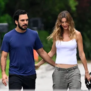 Gisele Bundchen Is Pregnant Expecting Her 1st Baby With Boyfriend Joaquim Valente 281