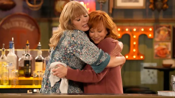 Happy s Place Will Have Another Reba Reunion With Steve Howey Guest Starring in Season 1 .JPG