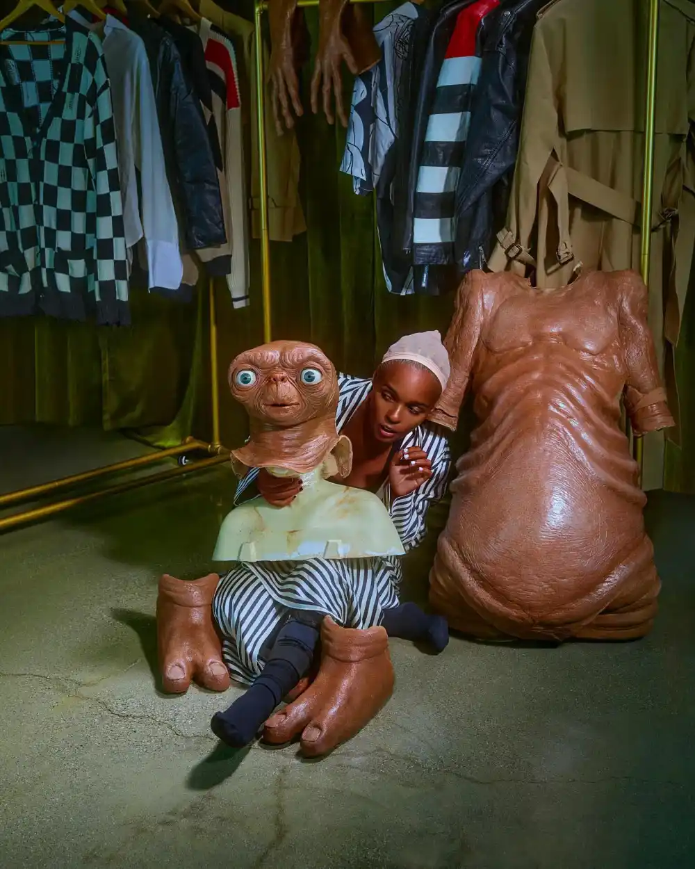 Janelle Monae Explains How She Pulled Off Her Difficult E T Costume It s Very Tight Inside 537