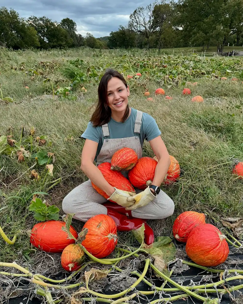 Jennifer Garner Instagram They Go Pumpkin Picking Just Like Us