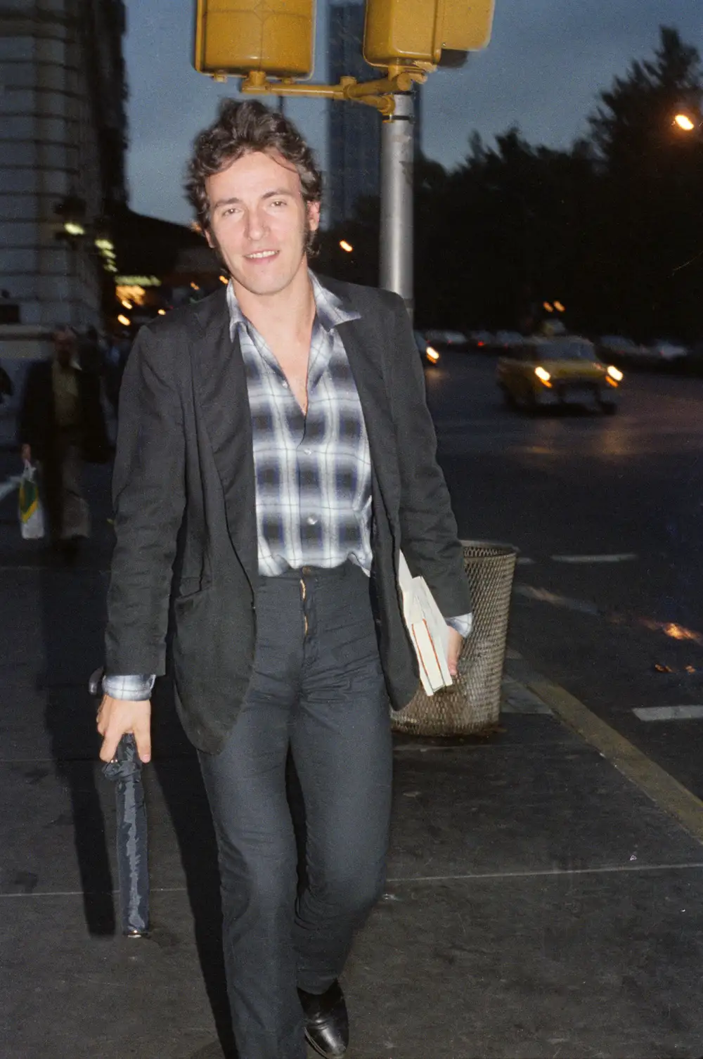 Jeremy Allen White Transforms into Bruce Springsteen in 1st Look at Upcoming Biopic
