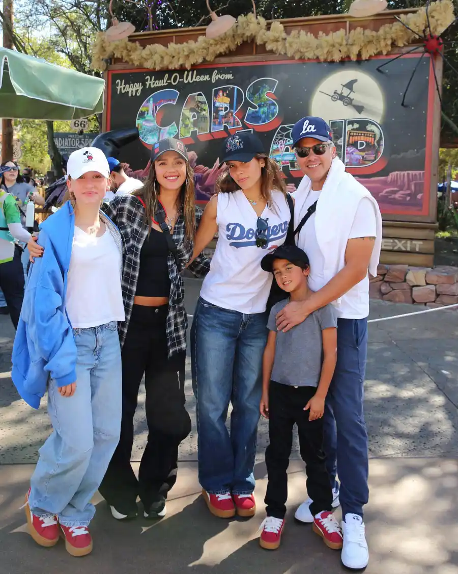 Jessica Alba and Husband Cash Warren s Family Photos With Their 3 Kids Over the Years 353