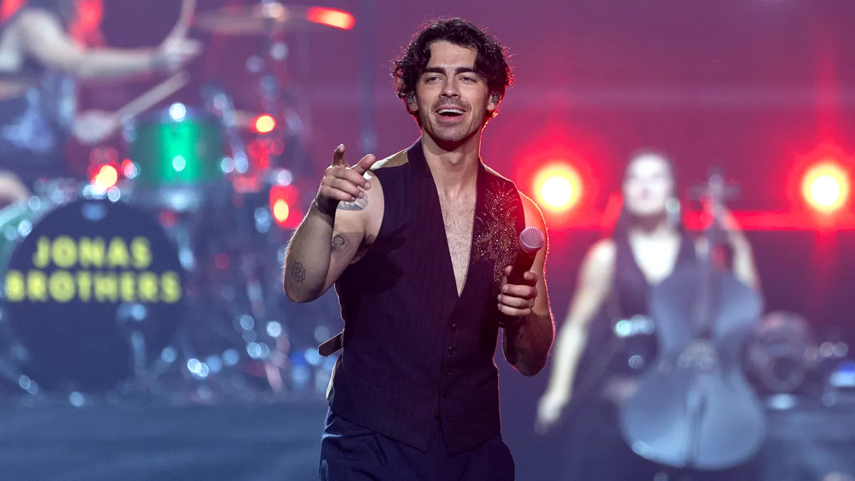 Joe Jonas Cheekily Responds to Fan Shooting Her Shot With Him