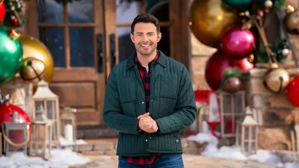 FEATURE Jonathan Bennett Reveals There s a Meet Cute Game on Finding Mr Christmas