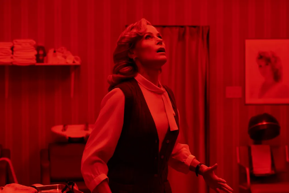 Julie Bowen Discusses Defying Expectations After Modern Family Entering Her Scream Queen Era With Hysteria and More