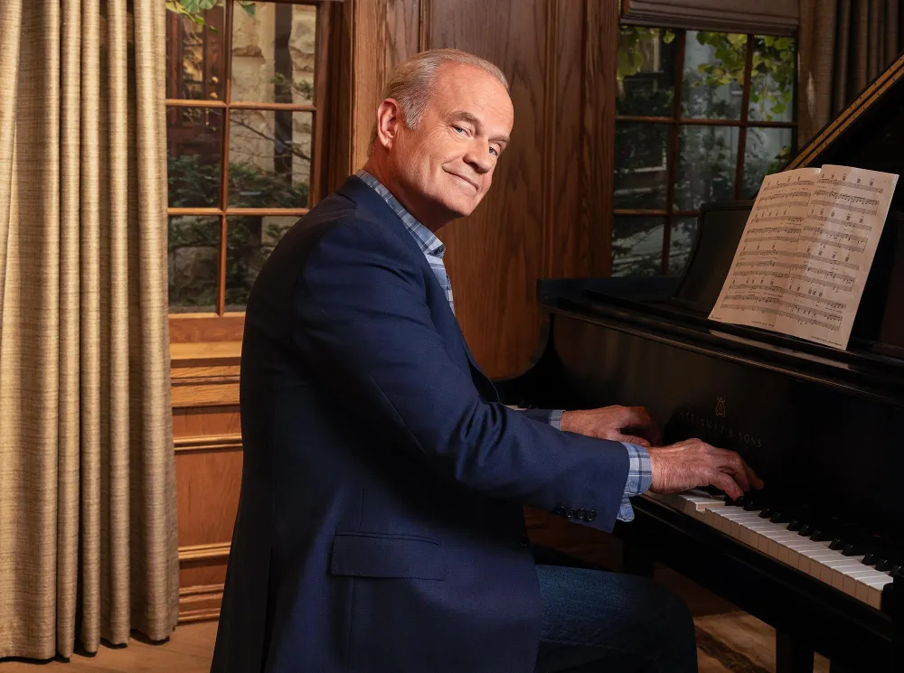Kelsey Grammer Makes Frasier Costar Cry With Message About Cancer Battle