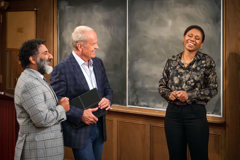 Kelsey Grammer Makes Frasier Costar Cry With Message About Cancer Battle