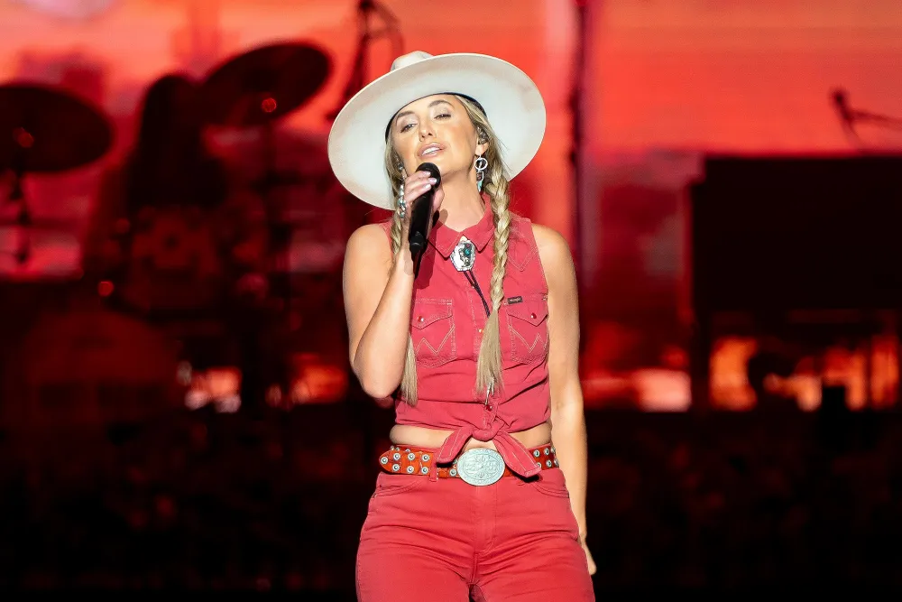 Lainey Wilson Takes Us BTS of the Countrys Cool Again Tour 2