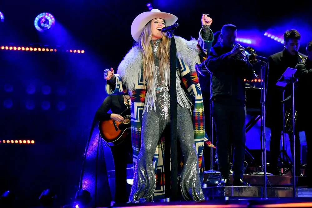 Lainey Wilson Takes Us BTS of the Countrys Cool Again Tour 3