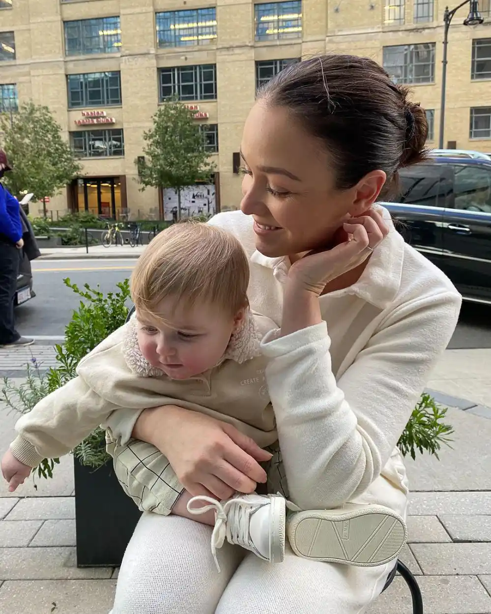 Los Angeles Dodgers's Kike Hern&aacute;ndez and Wife Mariana Relationship Timeline