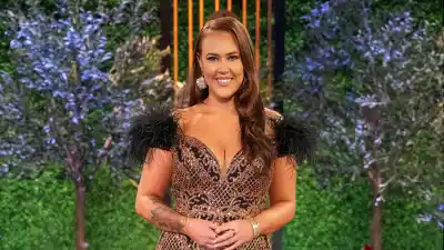 Love Is Blind s Chelsea Blackwell Explains Decision to Get a Tummy Tuck I Was Struggling 954