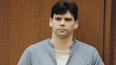 Lyle Menendez and Wife Rebecca Sneed s Relationship Timeline From Friends to Unconventional Marriage 430