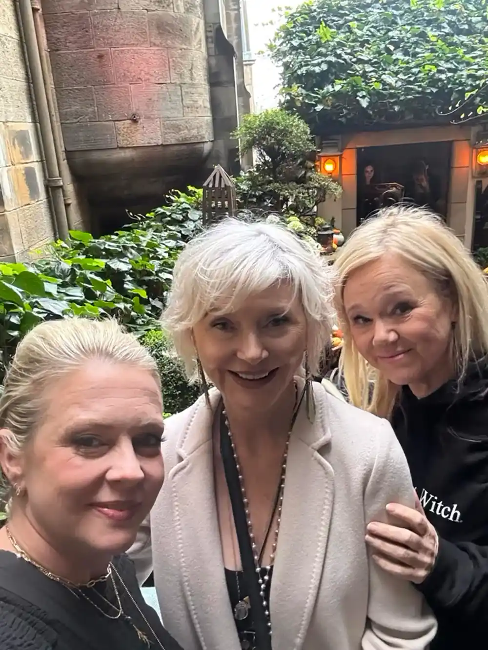 Melissa Joan Hart Reunites With Sabrina the Teenage Witch Aunts Caroline Rhea and Beth Broderick