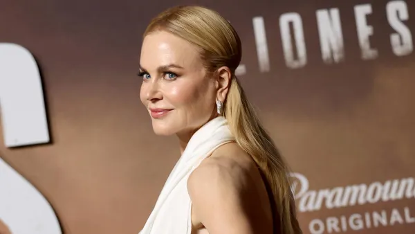 Nicole Kidman Goes Braless on the Red Carpet
