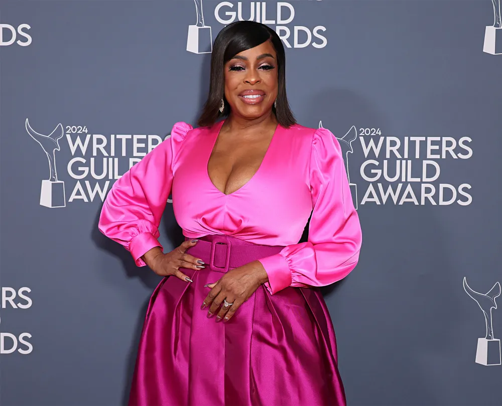 Niecy Nash Betts Is Fielding Texts About Travis and Taylor