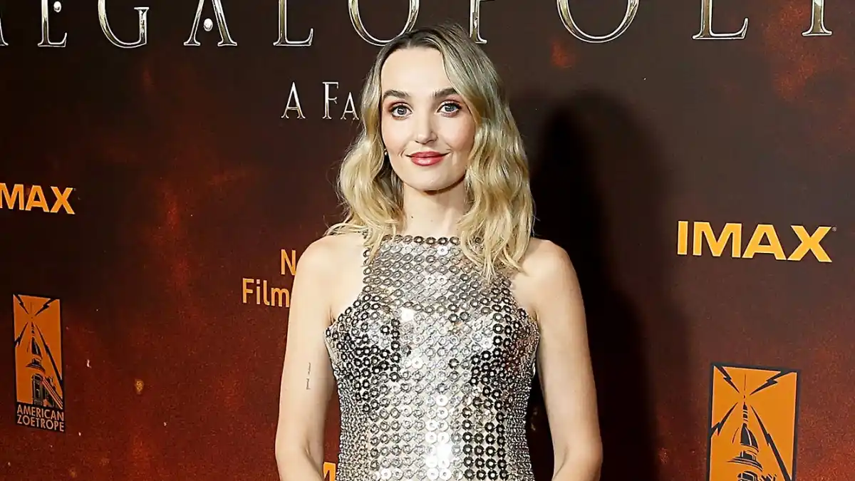 SNL Chloe Fineman Is Obsessed With Swedish Candy