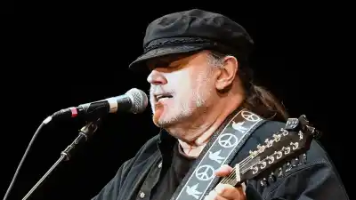 Singer Matthew Sweet suffers stroke