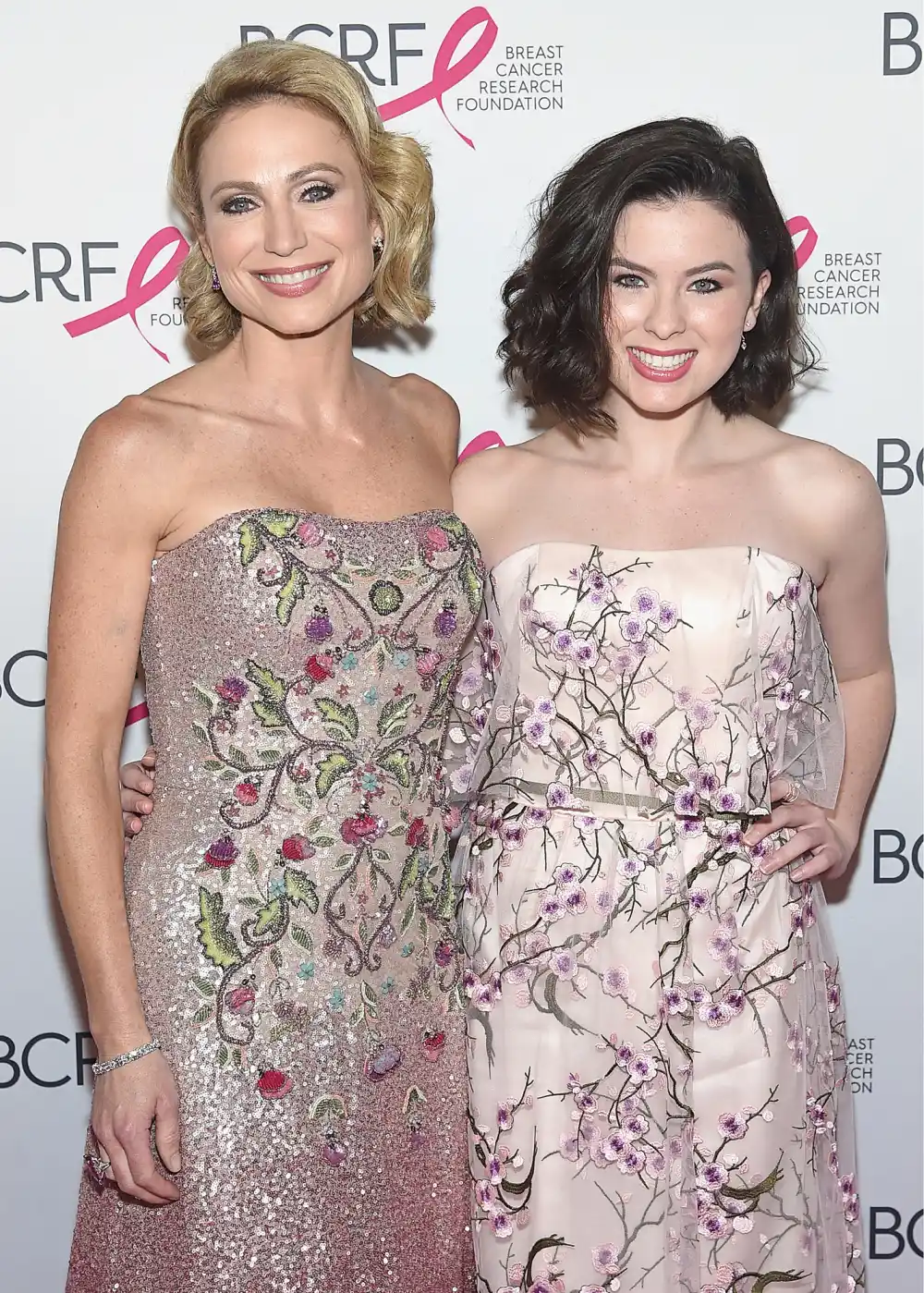 T.J. Holmes y Amy Robach viven juntos a tiempo completo, no por elecci&oacute;n