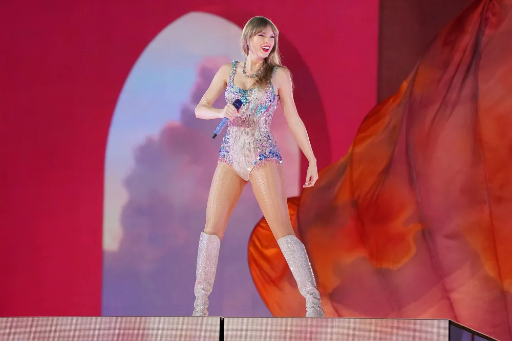 Taylor Swift anuncia el libro de la gira Eras Tour de 256 p&aacute;ginas Todos los recuerdos m&aacute;gicos 2