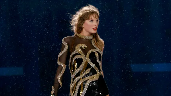 TaylorSwift-ErasTour-NewReputationOutfitjpg.jpg