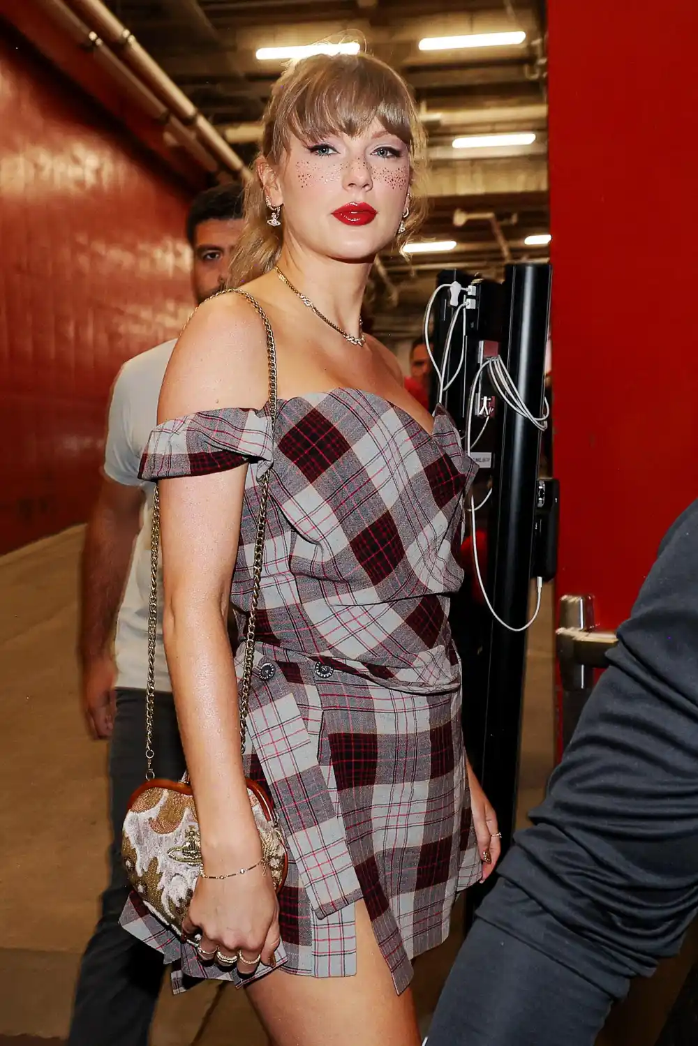 The-Biggest-Swiftie-Fan-Freakouts-in-October--Travis-Kelce-PDA -New-Books-and-More-848