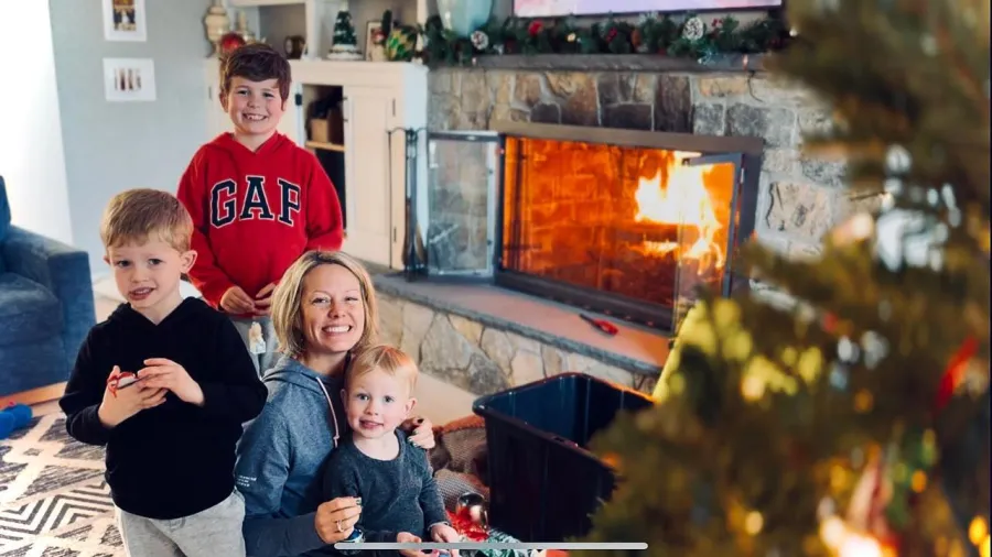 Today Host Dylan Dreyer s Sweetest Photos With Husband Brian Fichera and Their 3 Kids  826