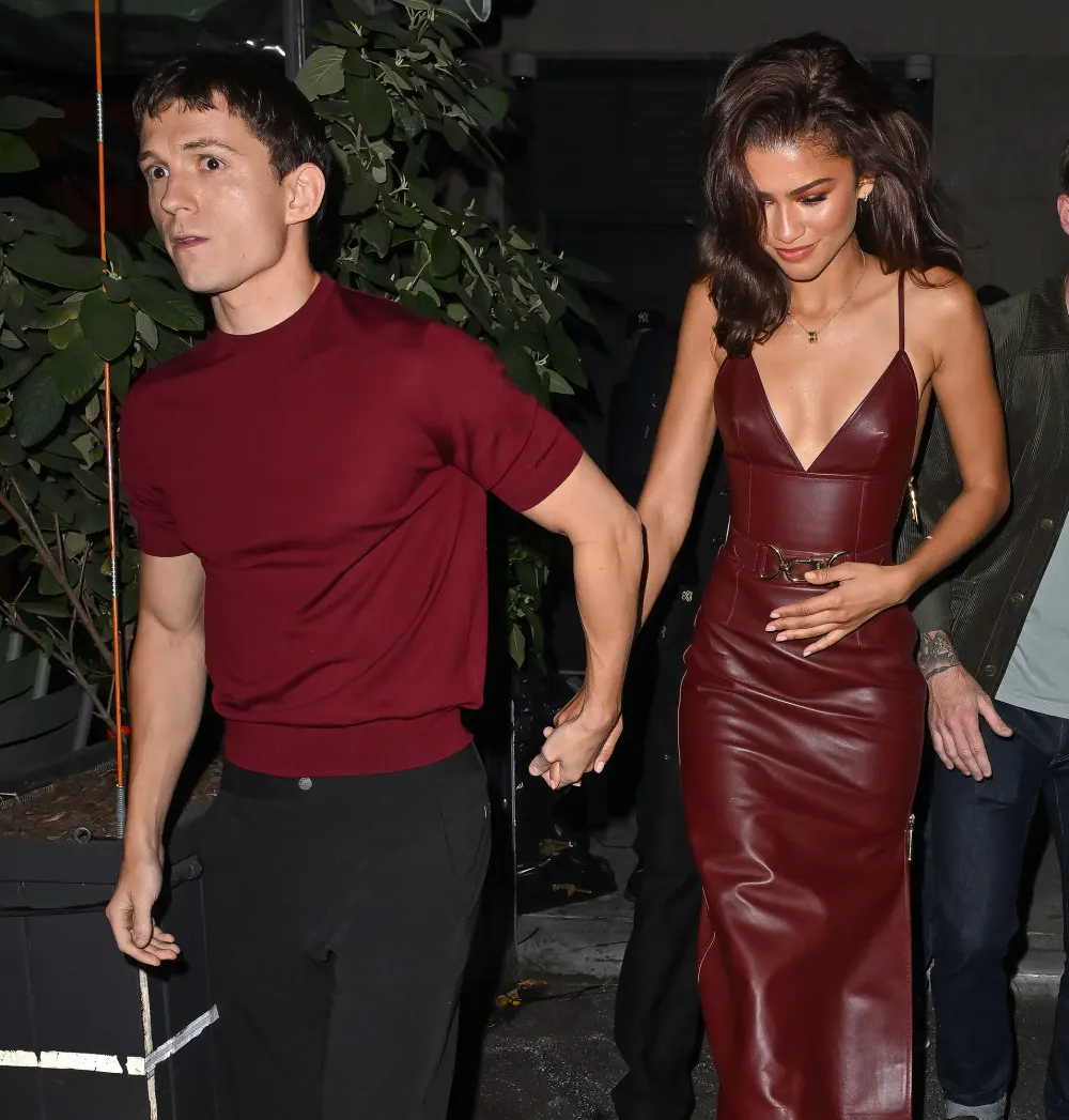 Tom Holland y Zendaya se toman de las manos en el evento de lanzamiento en Nueva York de su marca BERO 2