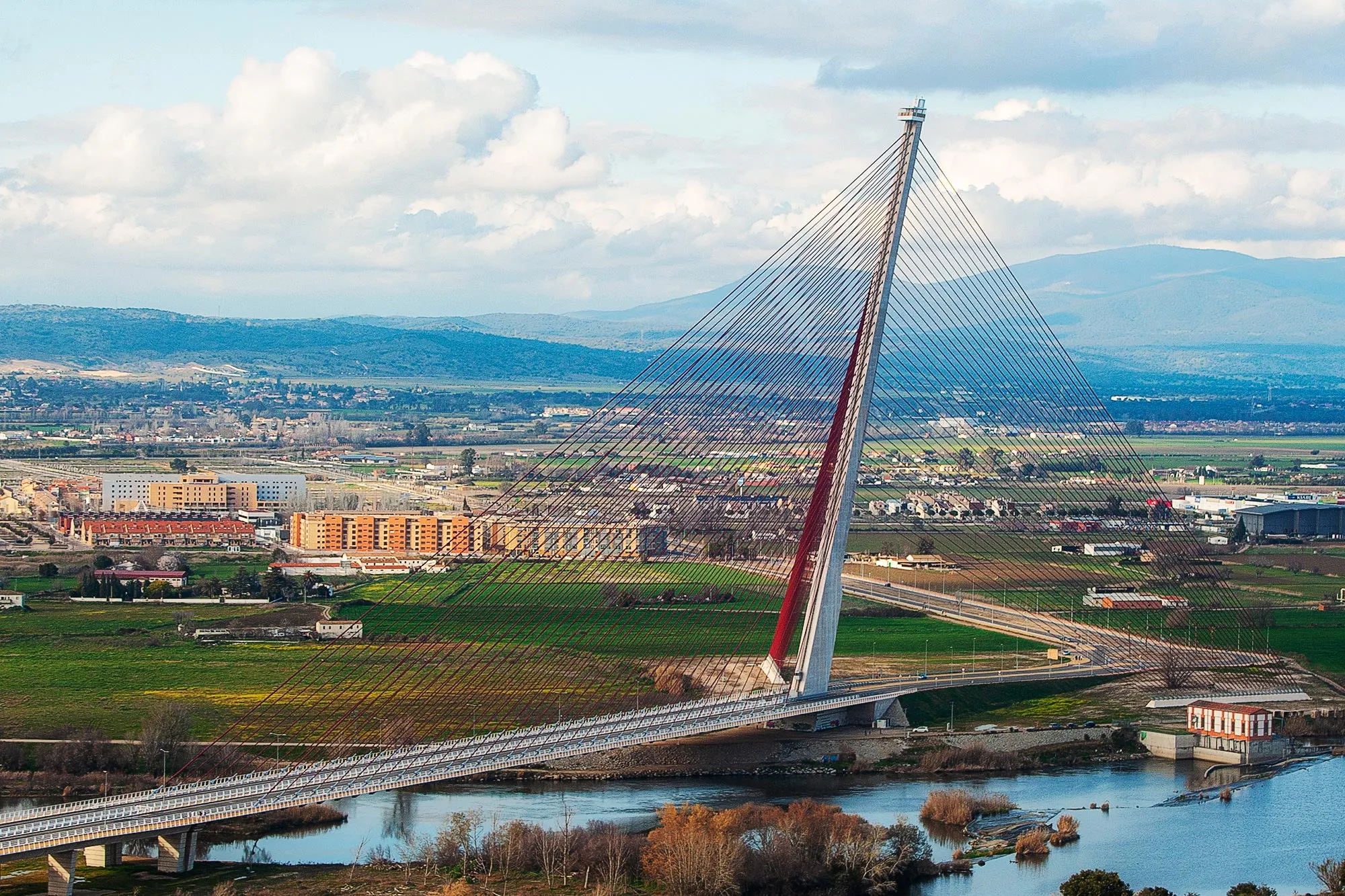 Unidentified British Content Creator Dies at 26 After Tragic Fall from Spanish Bridge While Filming 530