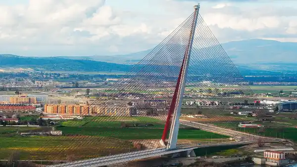Unidentified British Content Creator Dies at 26 After Tragic Fall from Spanish Bridge While Filming 530