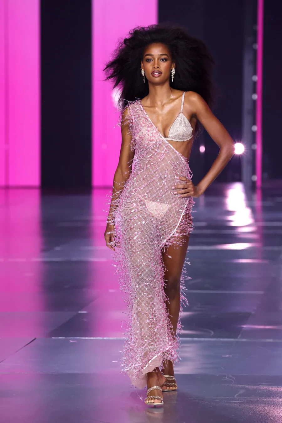Victoria s Secret Fashion Show 2024 Runway Blesnya Minher 680