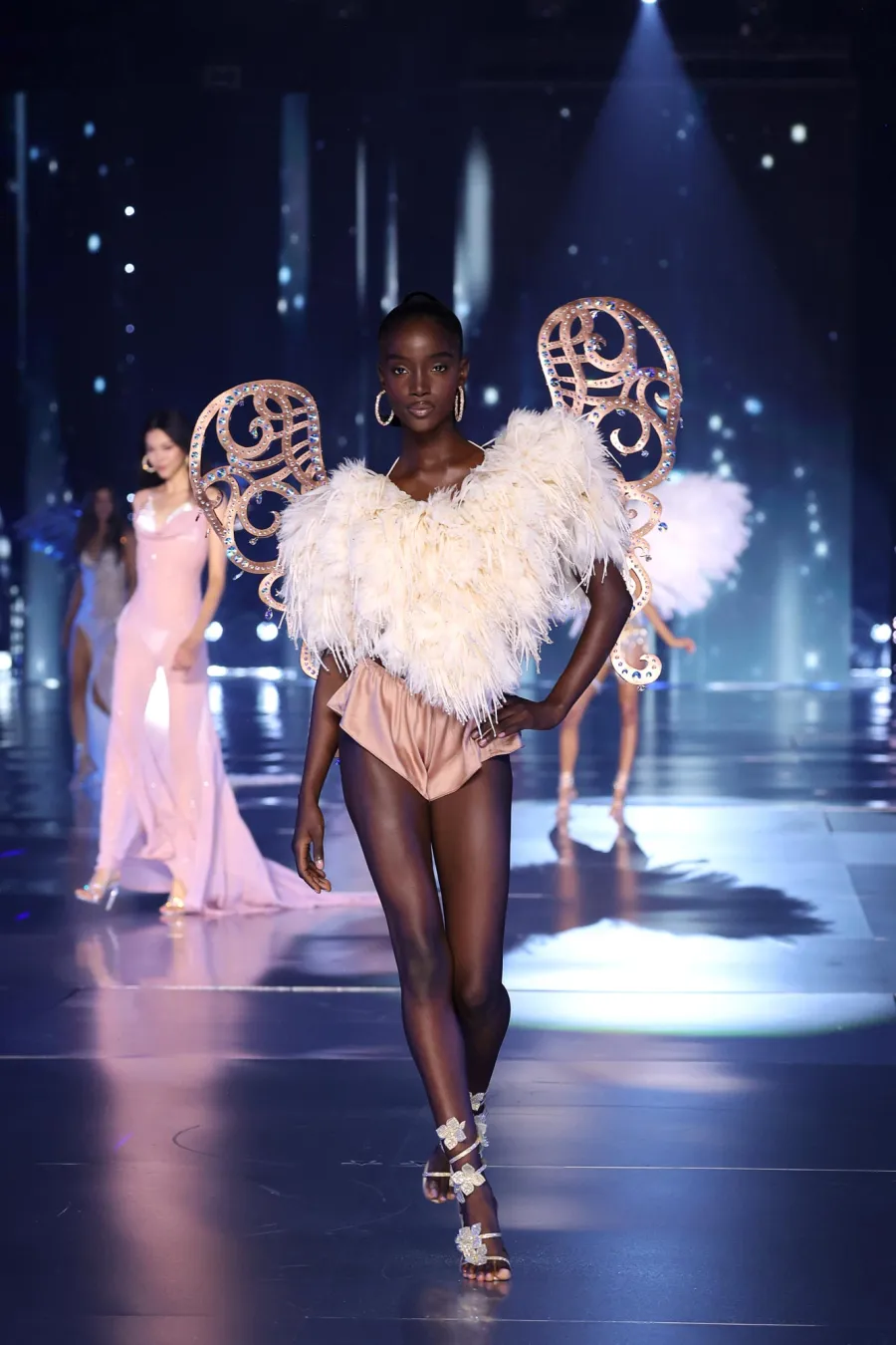 Victoria s Secret Fashion Show 2024 Runway Maty Fall 681