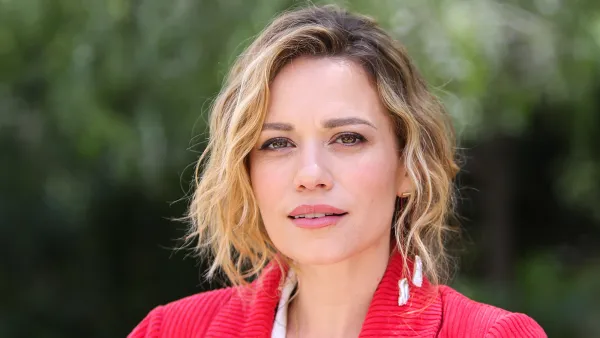 OTH's Bethany Joy Lenz Apologizes to Her Parents for 10-Year Cult Stint