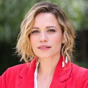 OTH's Bethany Joy Lenz Apologizes to Her Parents for 10-Year Cult Stint