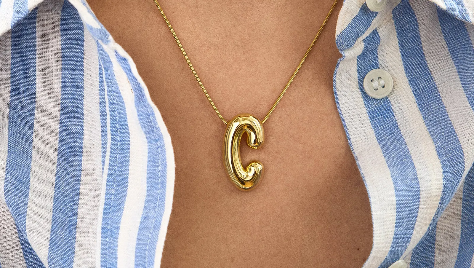 The bubble initial necklace that Brittany Mahomes wore to the Kansas City Chiefs game is on sale on Baublebar