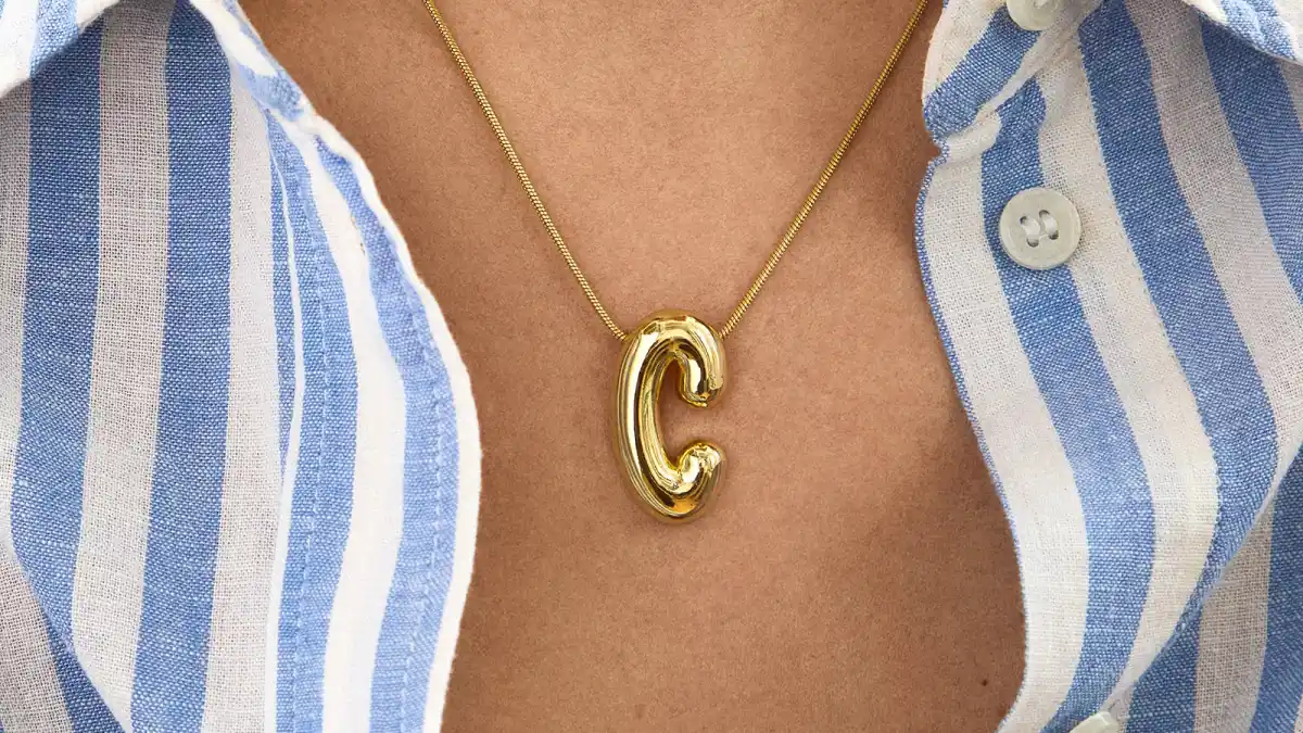 The bubble initial necklace that Brittany Mahomes wore to the Kansas City Chiefs game is on sale on Baublebar