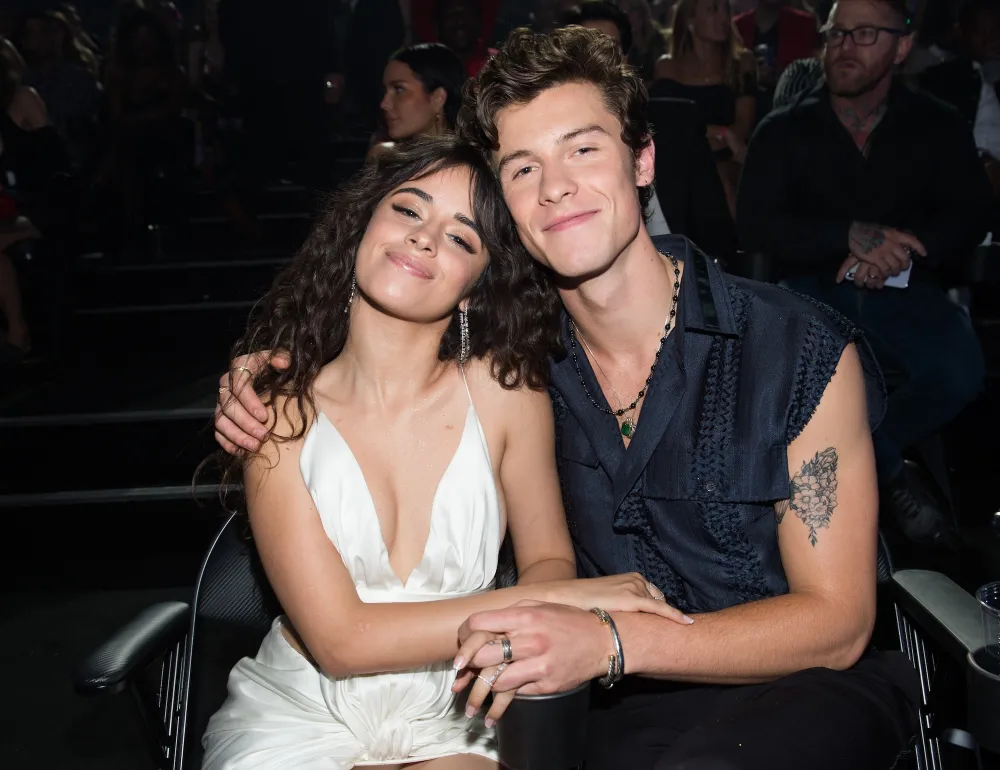 Shawn Mendes dice que sigue siendo cercano a su ex Camila Cabello