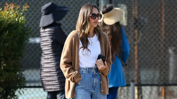 jessica alba in brown sweater and blue jeans