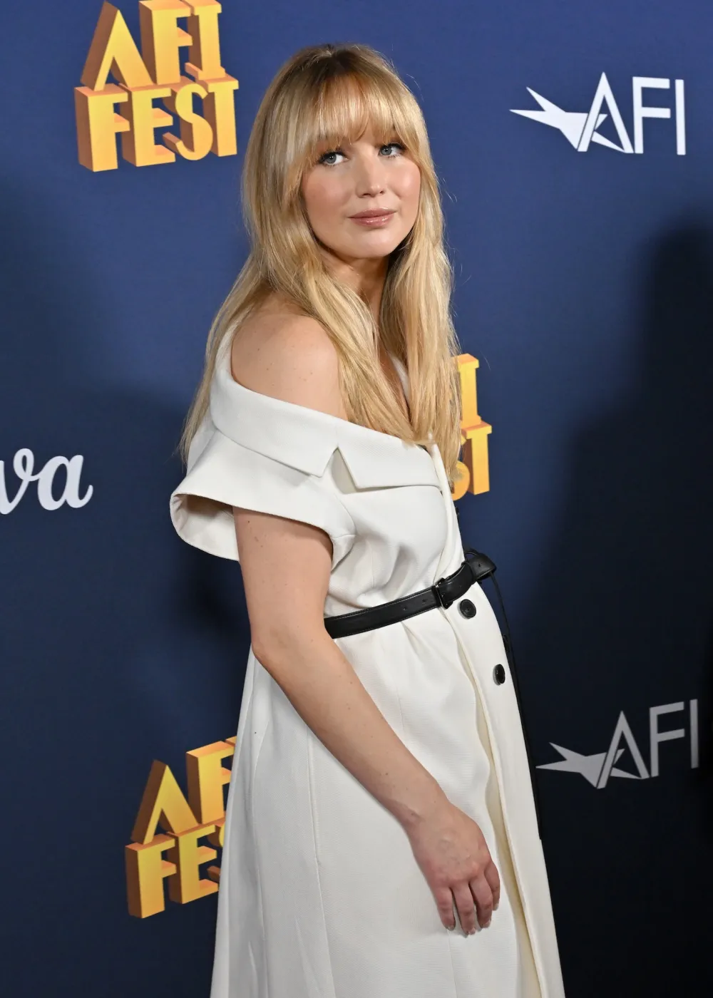  Pregnant Jennifer Lawrence Makes 1st Red Carpet Appearance Amid Baby News