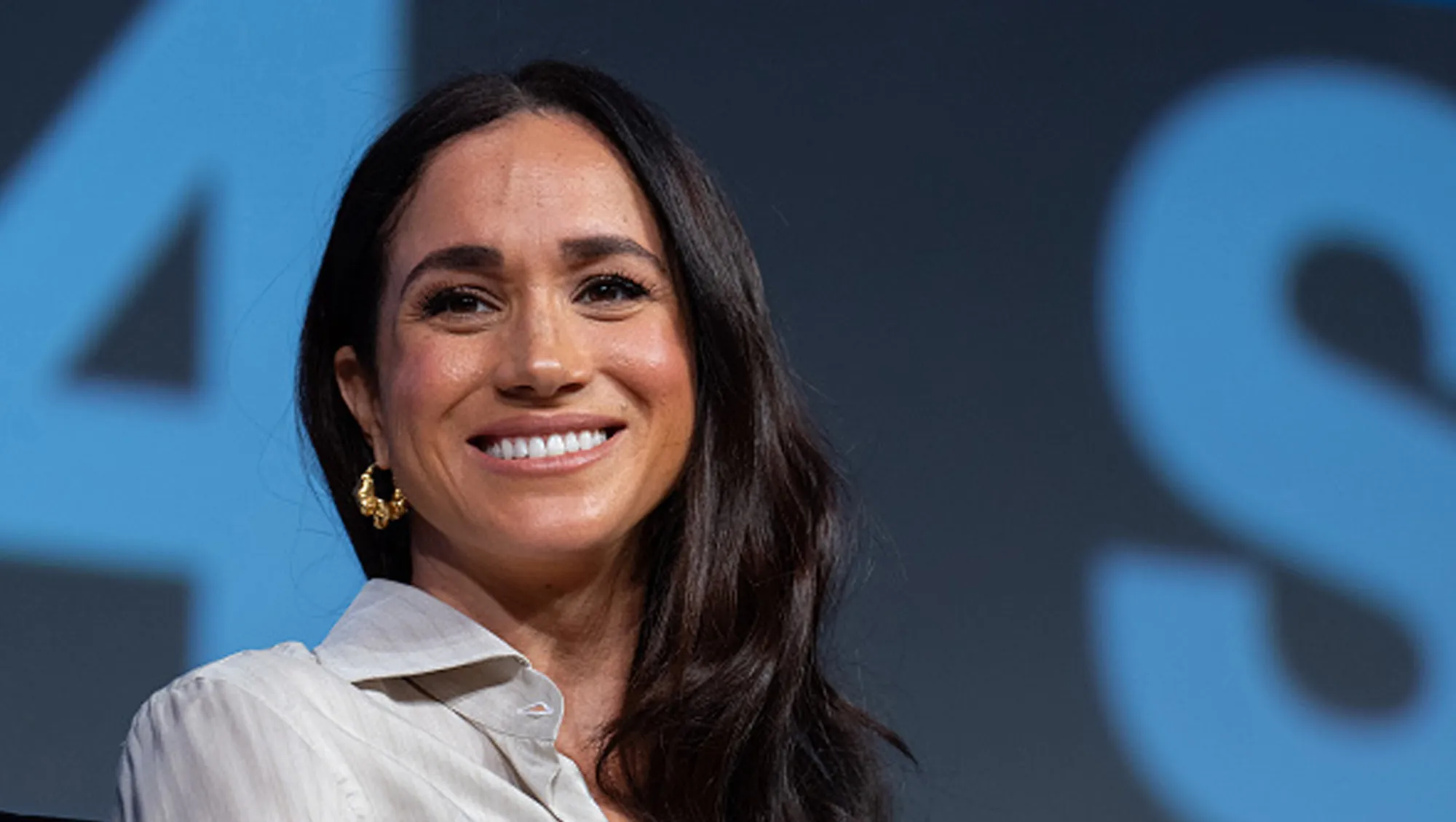 meghan markle wearing cream top