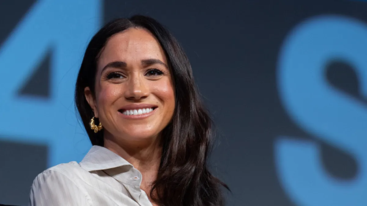 meghan markle wearing cream top