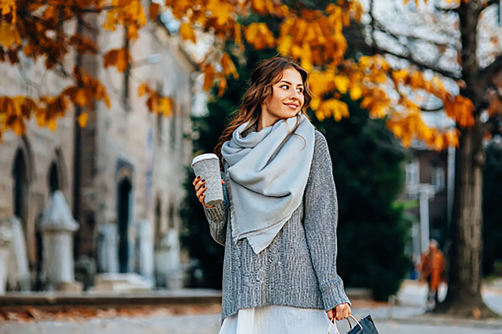 Autumn portrait of a beautiful young woman outdoors.