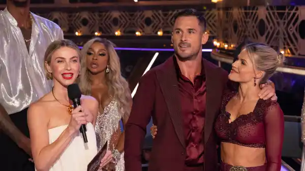Julianne Hough Gets Her Flirt on With Danny Amendola During 'DWTS' Julianne Hough Gets Her Flirt on With Danny Amendola During 'DWTS' Finale