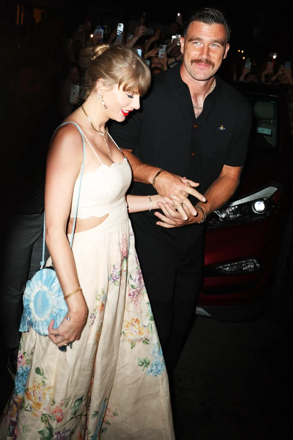 Fans Think Taylor Swift Copied Travis Kelces Viral Karma Dance During Toronto Eras Tour Show